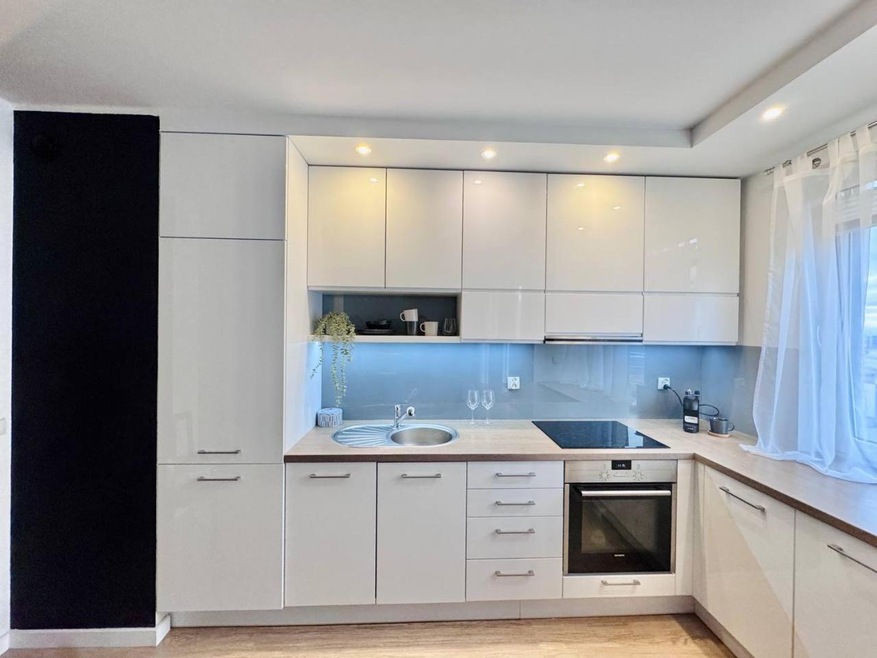 C- Home4U - Apartment With A City View Close To Aquapark, Parking In Secured Area Krakow Exterior photo