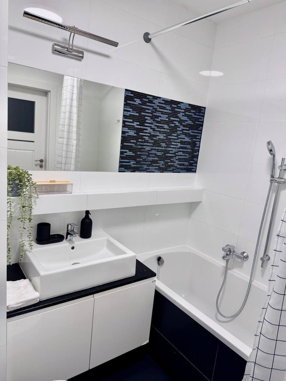 C- Home4U - Apartment With A City View Close To Aquapark, Parking In Secured Area Krakow Exterior photo