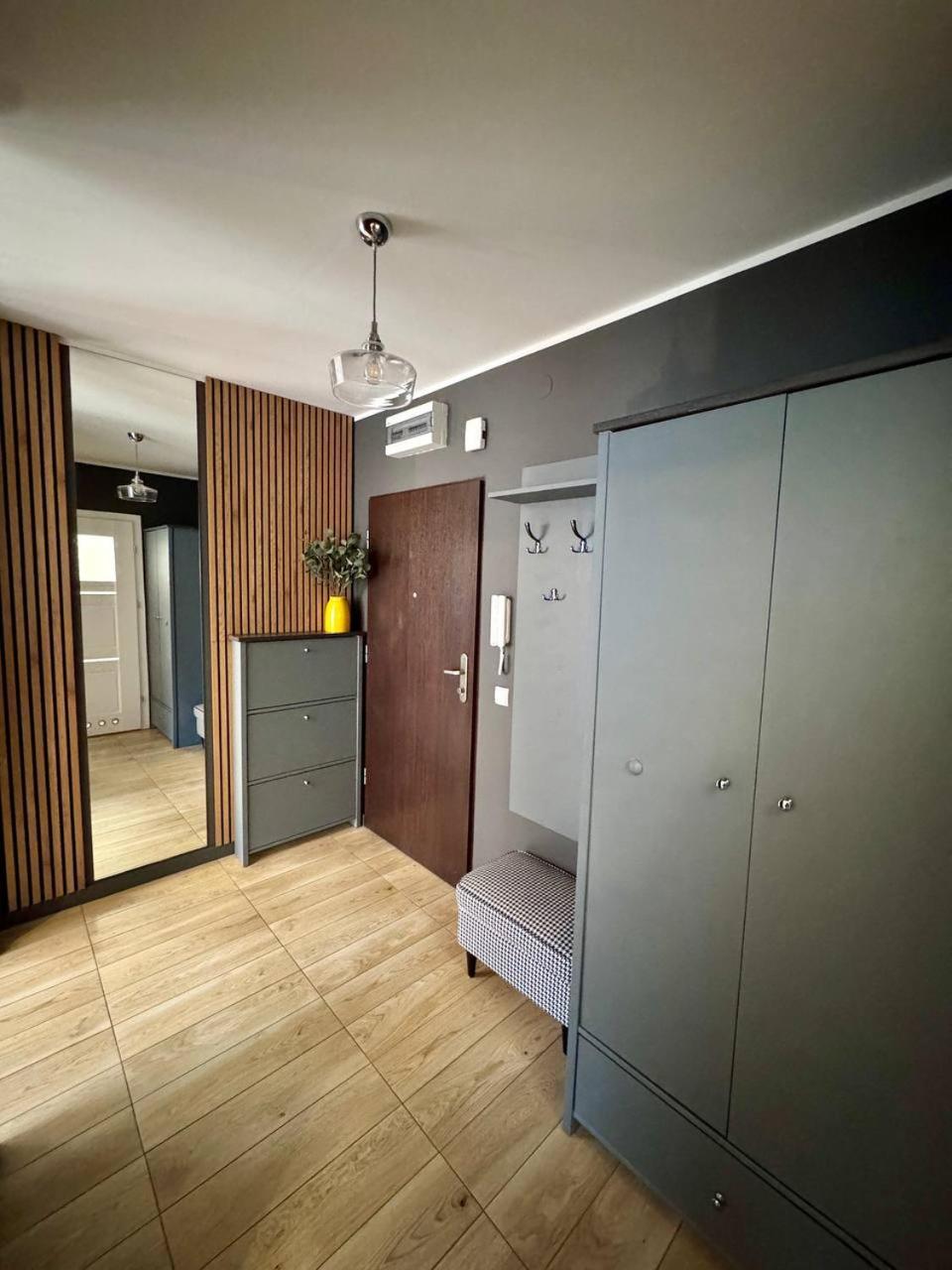 C- Home4U - Apartment With A City View Close To Aquapark, Parking In Secured Area Krakow Exterior photo